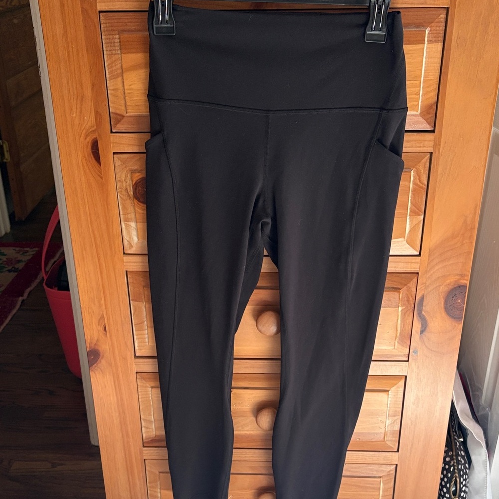 Lululemon black capris workout leggings